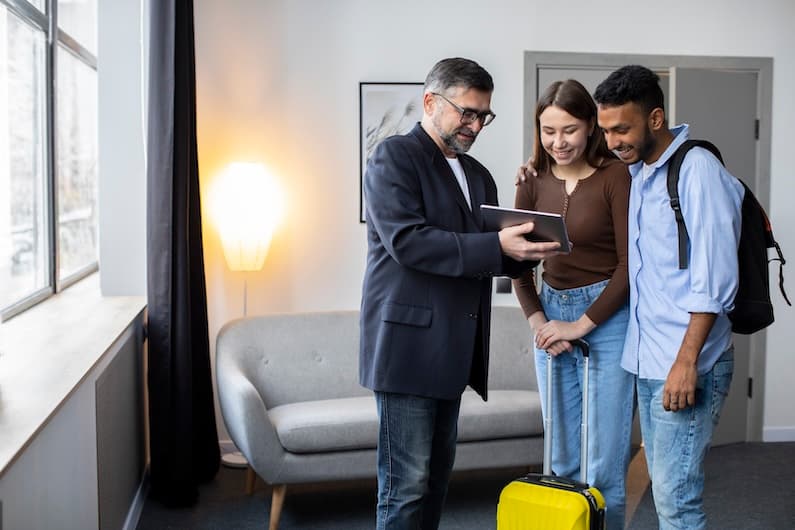How To Be A Good Airbnb Guest - AirBnb Tips for Guests