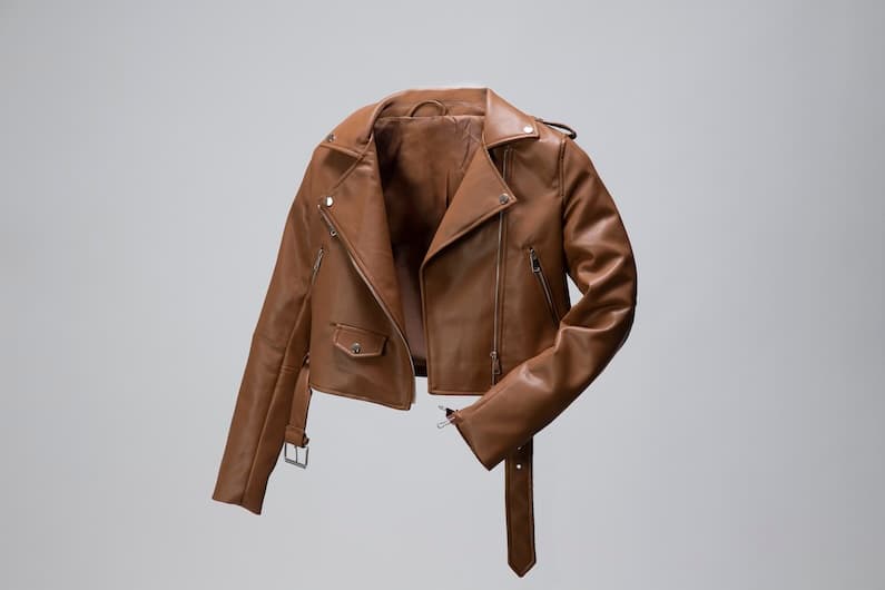 A leather jacket is more than just a fashion statement—it’s an investment piece that deserves careful upkeep. Whether you wear it every day or reserve it for special occasions, knowing how to clean a leather jacket properly can help preserve its timeless appeal and ensure it stays looking its best for years to come.